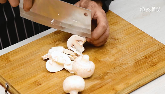 口蘑土豆片做法步骤：5