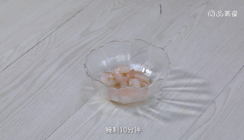 虾仁玉米豌豆粒做法步骤：3