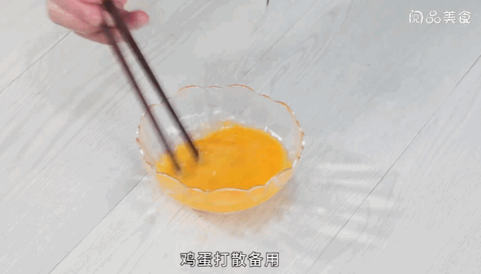 火腿菇炒鸡蛋做法步骤：3