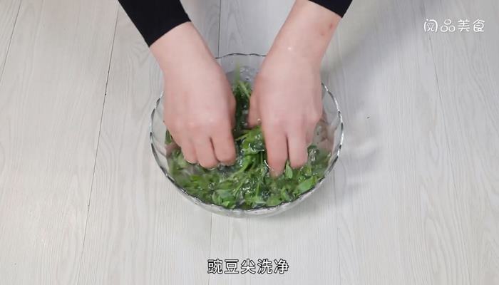 云南酸菜豌豆尖做法步骤：5