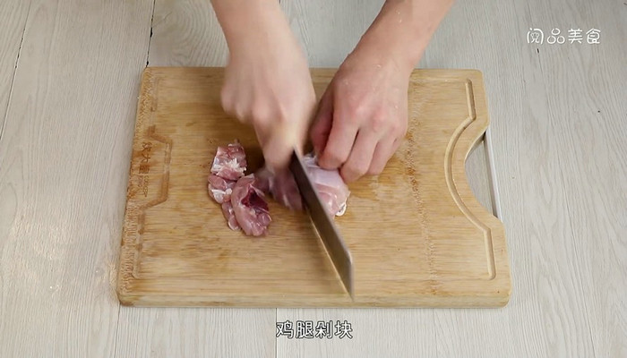 蟹味菇炖鸡汤做法步骤：2