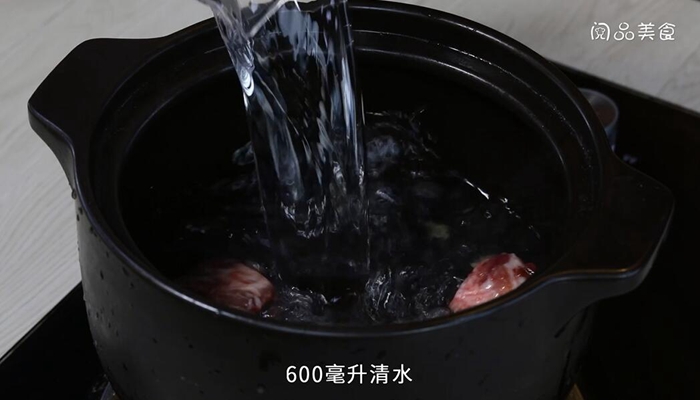 海藻莲藕排骨汤做法步骤：5