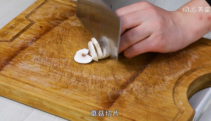 豌豆尖蘑菇豆腐汤做法步骤：4