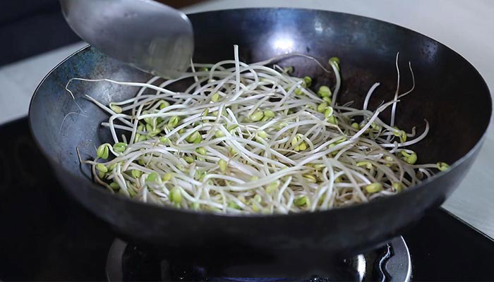 干煸黄豆芽怎么做好吃做法步骤：3